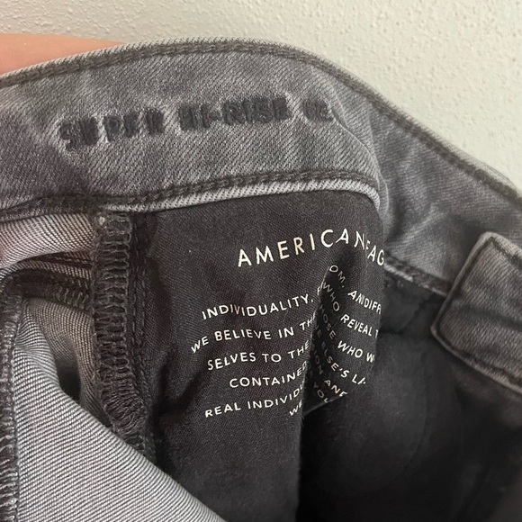 American Eagle Grey Distressed Super Hi Rise Jeggings Size 6 Short - Picture 7 of 8